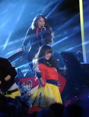 On the stage w/ Miley :) - 2008- At the KCAs 29th Mar