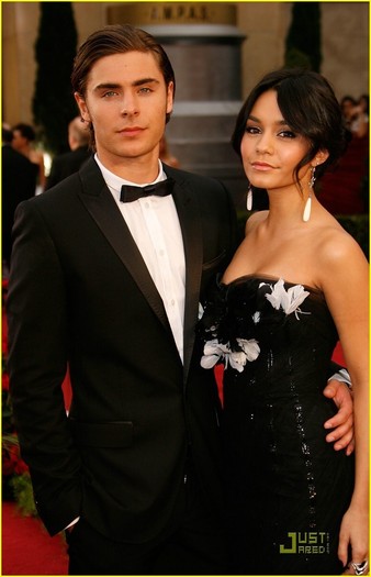 Zac-2009-Oscars-zac-efron-4397170-786-1222