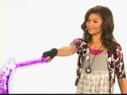 normal_Zendaya5Bwww_savevid_com5D_flv_000008167