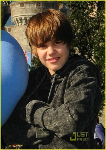UERZDMQWXVIENOBTIOJ - My favorite pictures with Justin Bieber