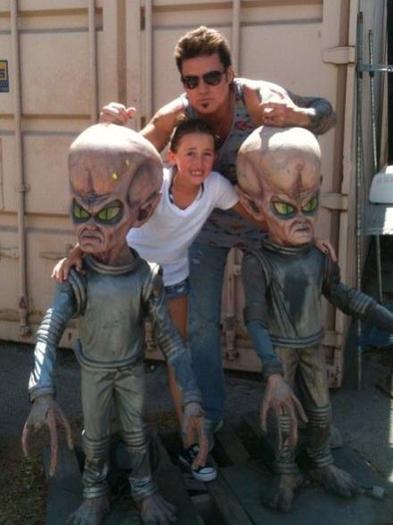 me and daddy OMG and the aliens