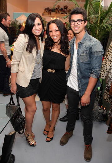 JW_JoeDemiBoutique_0428-008 - JOE and Demi-Joe and Demi at the Revival Boutique Opening