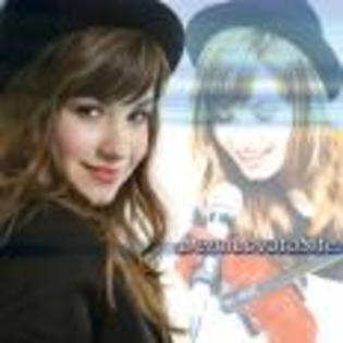 Demi_Lovato_1244900756_4