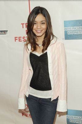 normal_vanessaannehudgens-dot-net_thunderbirdsscreening2004may8-002