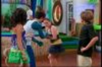 selena gomez in the suite life on deck (47)