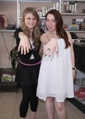 GMA_308 - Getting nails done for Kids Choice Awards - With Jennifer Stone