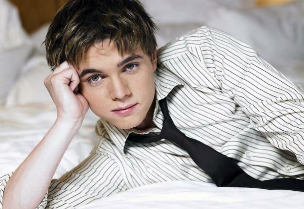 Jesse_McCartney_1252678372_2