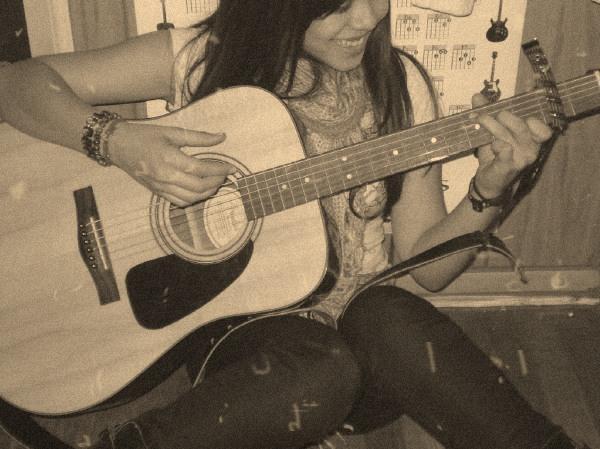 me and my BFF :X my guitar