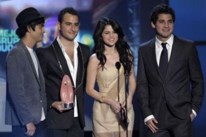 normal_001 - Selena Gomez Award Shows 2OO9 October 15 Latin America MTV Awards