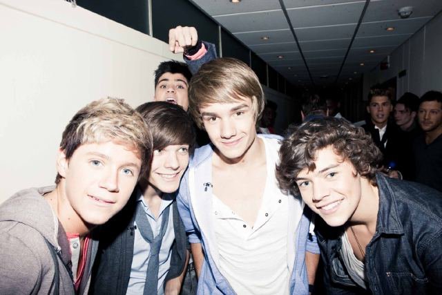 GMA008153 - x factor backstage 2010