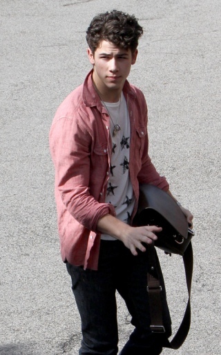 normal_nick-jonas-022010-4