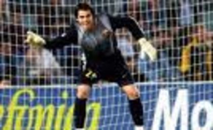 V.Valdes; V.Valdes is a goalkeeper barcelonei
