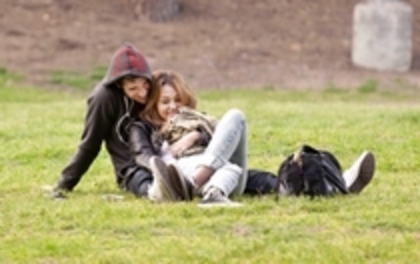 05 02 At Griffith Park in LA with Josh Bowman - Miley Ray Cyrus (31)