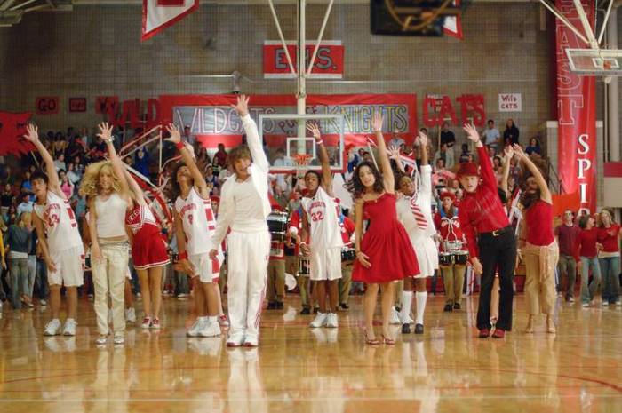 ashleymtisdale_com-highschoolmusical-stills008