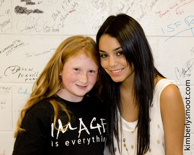 Vanessa-Anne-Hudgens-vanessa-anne-hudgens-10524985-400-320