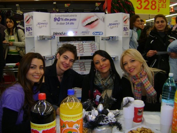 Sesiunea de autografe in Carrefour Baneasa