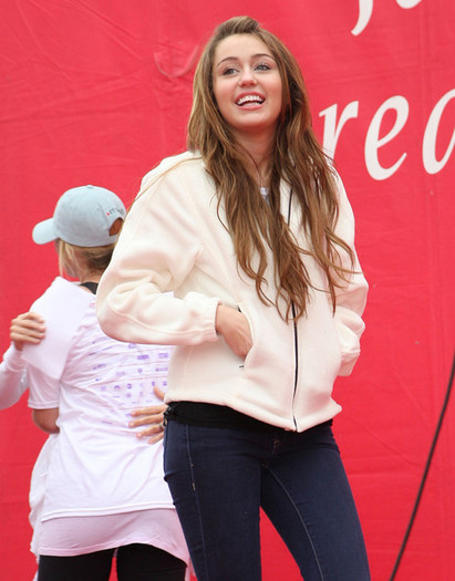 16th+Annual+EIF+Revlon+Run+Walk+Women+FAnAKxii4Z4l - Album for Miley real