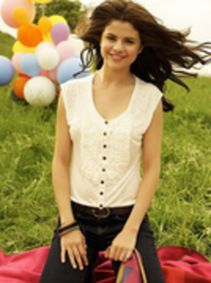 AVLAWMHBZRBEOUYZCGD - selena gomez