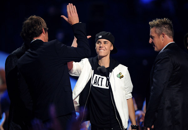 justin-bieber-countrymusicawards