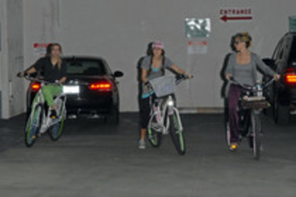 15823767_XFMXVMUQP - Miley Cyrus on a Bicycle