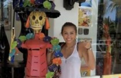 2 - Miley Cyrus on vacation in Cabo
