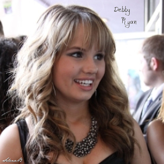 4-SelenaB-0-6190 - x Debby Ryan