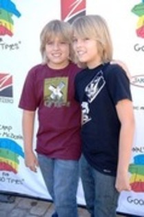 [].jpg[][]] - Dylan  Sprouse  and  Cole  Sprouse