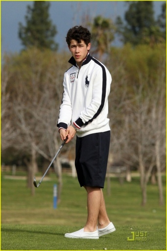 normal_023 - Nick-Out to go golfing in Los Angeles-with selena-i am gelous