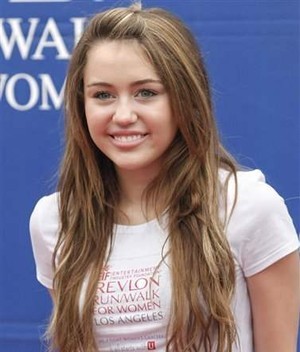 100103133926resized_Miley_Cyrus_AP