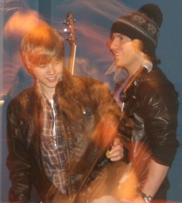 normal_justin-bieber-science-museum20(12)