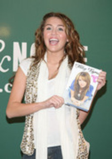 15821407_UGOEXVSSJ - Miley Cyrus Signs Copies Of Miles to Go At Barnes and Noble