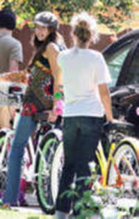 24866530_EWILIVSBZ - x Emily si Miley cu bicicleta