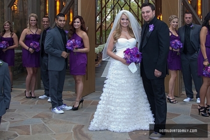 Tiffany-Thorton-s-Wedding-demi-lovato-26876329-400-266