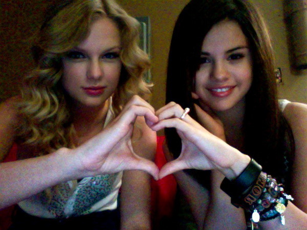Sely and Tay HEART!Ya`!xoxo - Selena Gomez