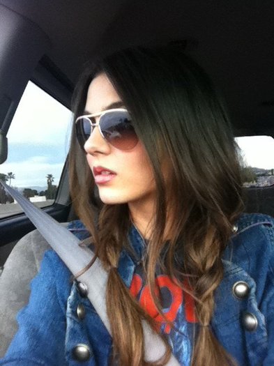 Driving home with my mom... Amazing weather, beautiful day in LA. Thought I'd take a quick snap shot - Hi Guys