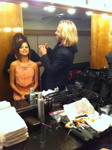 Getting ready. Only 10 minutes til I am on @GMA!! - Hey everyone - Its Selena