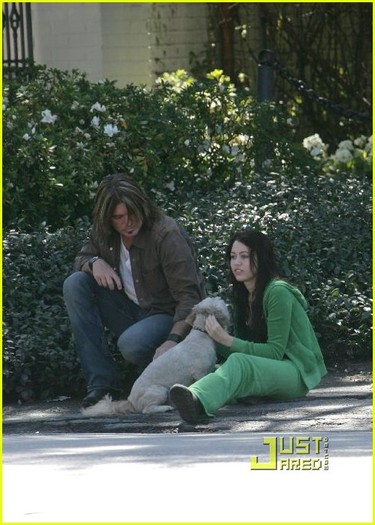 miley-cyrus-stray-dog-22