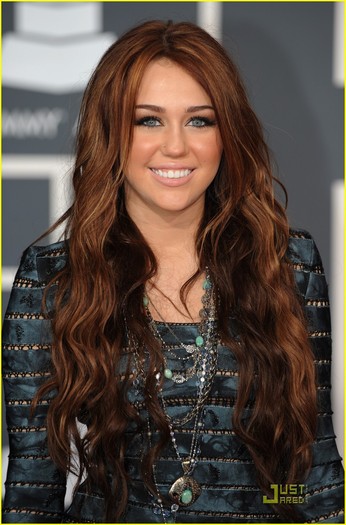 miley-cyrus-2010-grammys-10