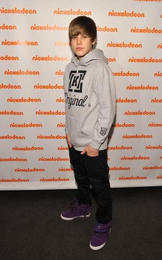 justin-bieber-031110-10