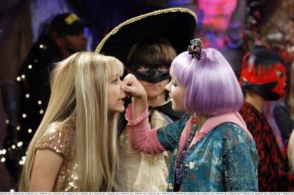  - Hannah Montana Season 1 Episode 17 - Torn Between Two Hannahs