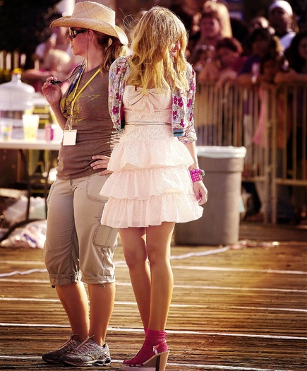 86462_Preppie_Miley_Cyrus_on_the_set_of_hannah_Montana_7_15_08_5129_122_157lo