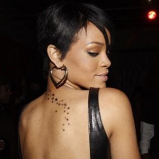 rihanna-stars-tattoo