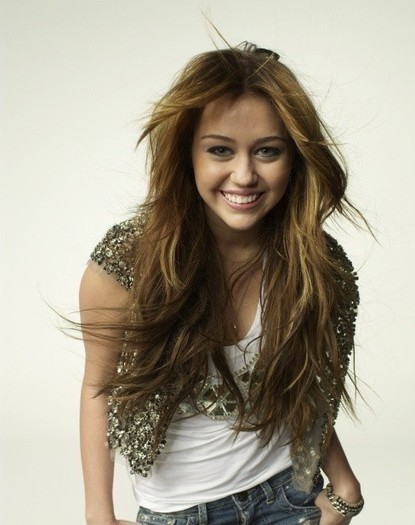 Miley-at-Glamour-Maagazine-miley-cyrus-8367388-488-617