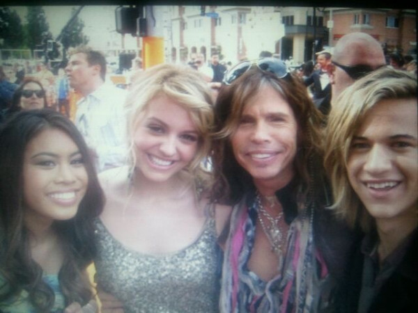 Pics are coming in from last night. This is my favorite. Me, Gage, @DillonLane3, and STEVEN TYLER!!