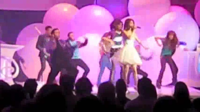 SELENA GOMEZ Performs Live with BELLA. ZENDAYA and Entire SHAKE IT UP Cast! 050