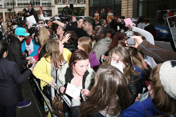  - Fans Waiting for Justin