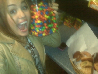 Miley Cyrus - Twitter Emily Osment (4)