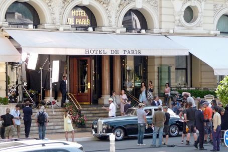 m0lohbl175pemel7 - At the exit from the Paris hotel