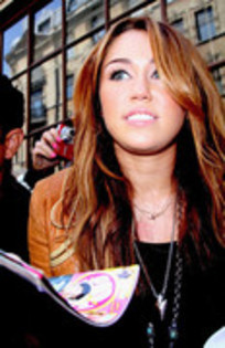 17048196_UYQJBABLL - Miley Cyrus Leaves Radio 1