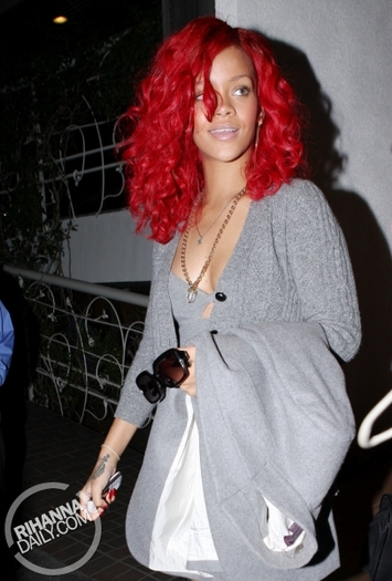 normal_003 (4) - x - Rihanna - x